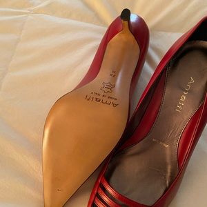 Amalfi Cheryl Red pump